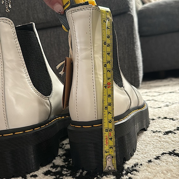 Dr. Martens 2976 Smooth Leather Platform Chelsea Boots NWT White Size 8 - Picture 15 of 16